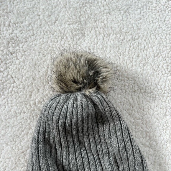 H&M  Pompom Hat - Picture 4 of 5
